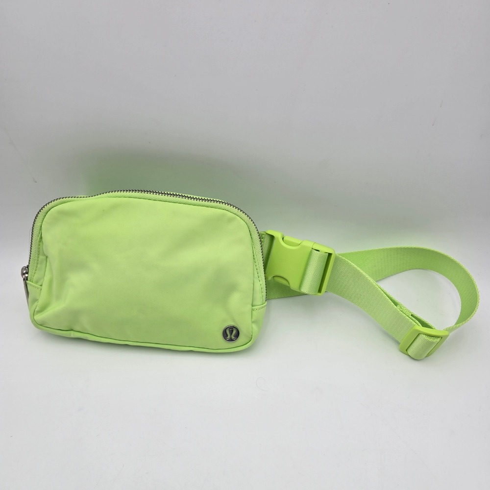 Lululemon Everywhere Belt Bag 1L Neon Green Nylon Adjustable‎ Strap